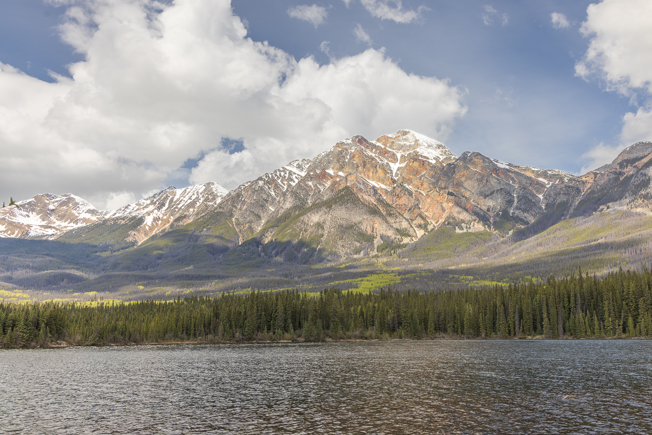 Berge über dem Pyramid Lake
