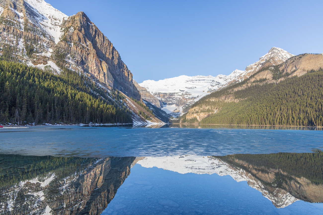 Der See ist zum Teil noch zugefroren