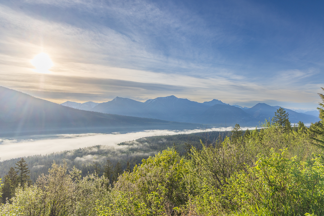 Nebelschwaden über dem Tal des Kootenay River