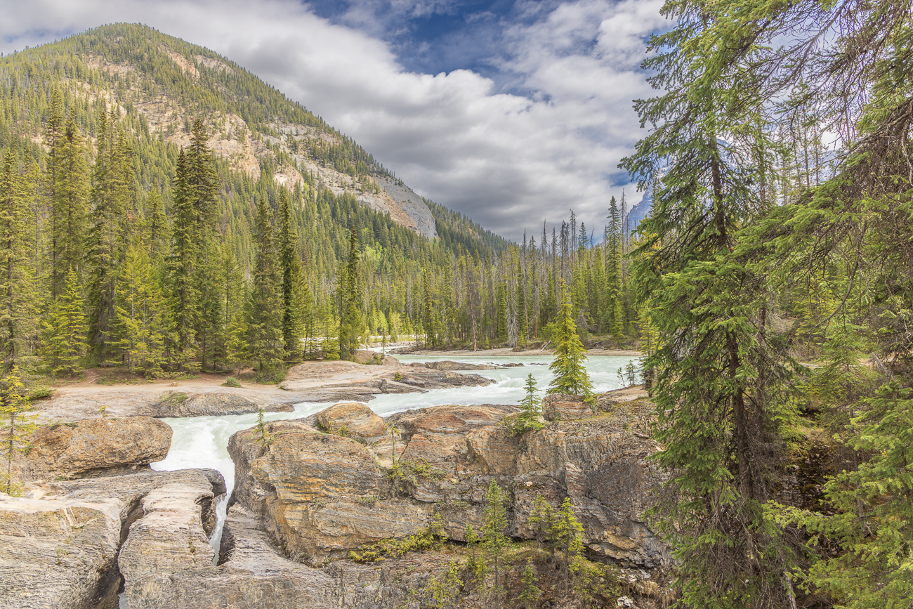 Im linken Eck des Bildes sieht man die Natural Bridge ...