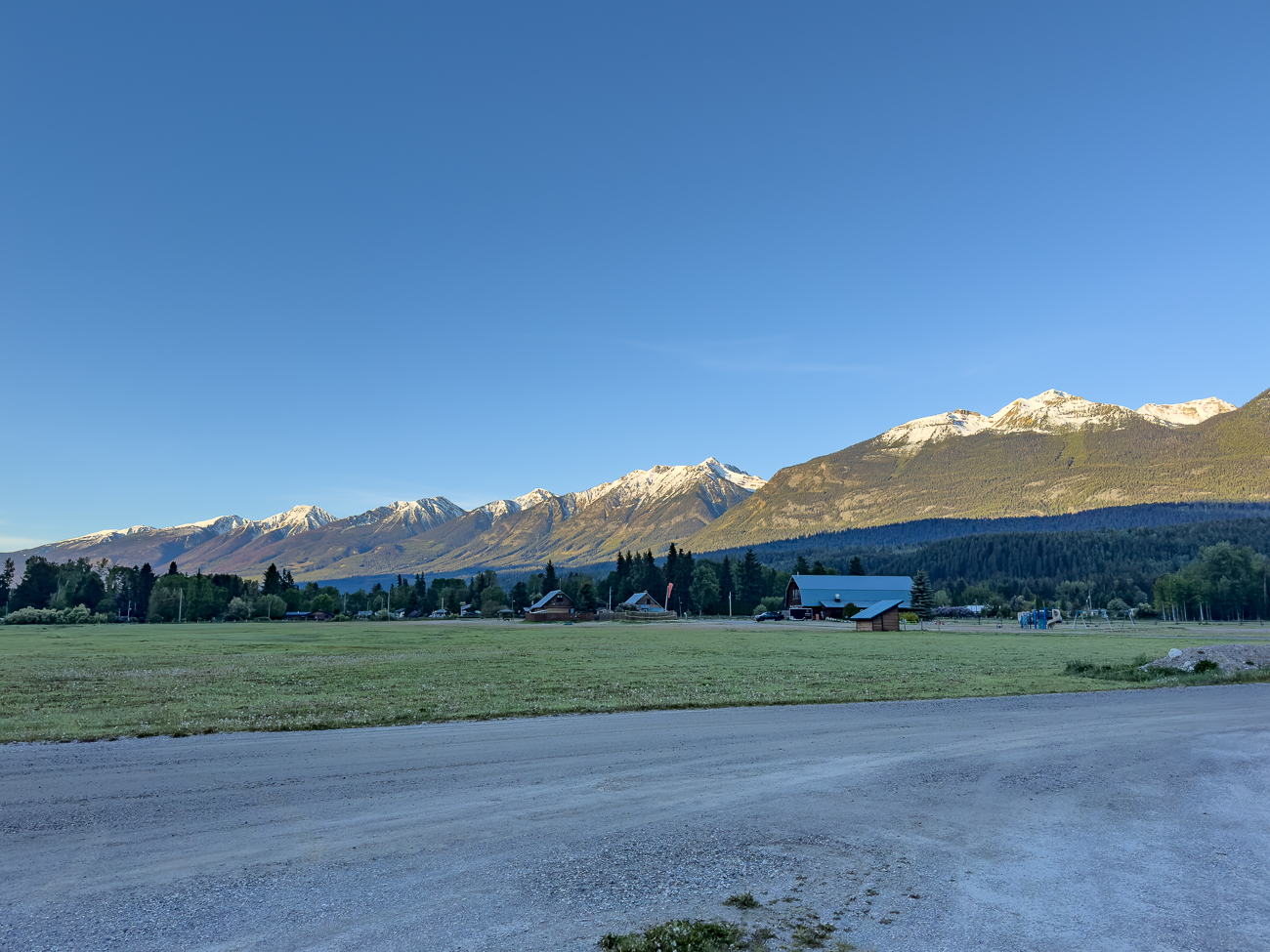 Kurz nach Sonnenaufgang starten wir bereits ...