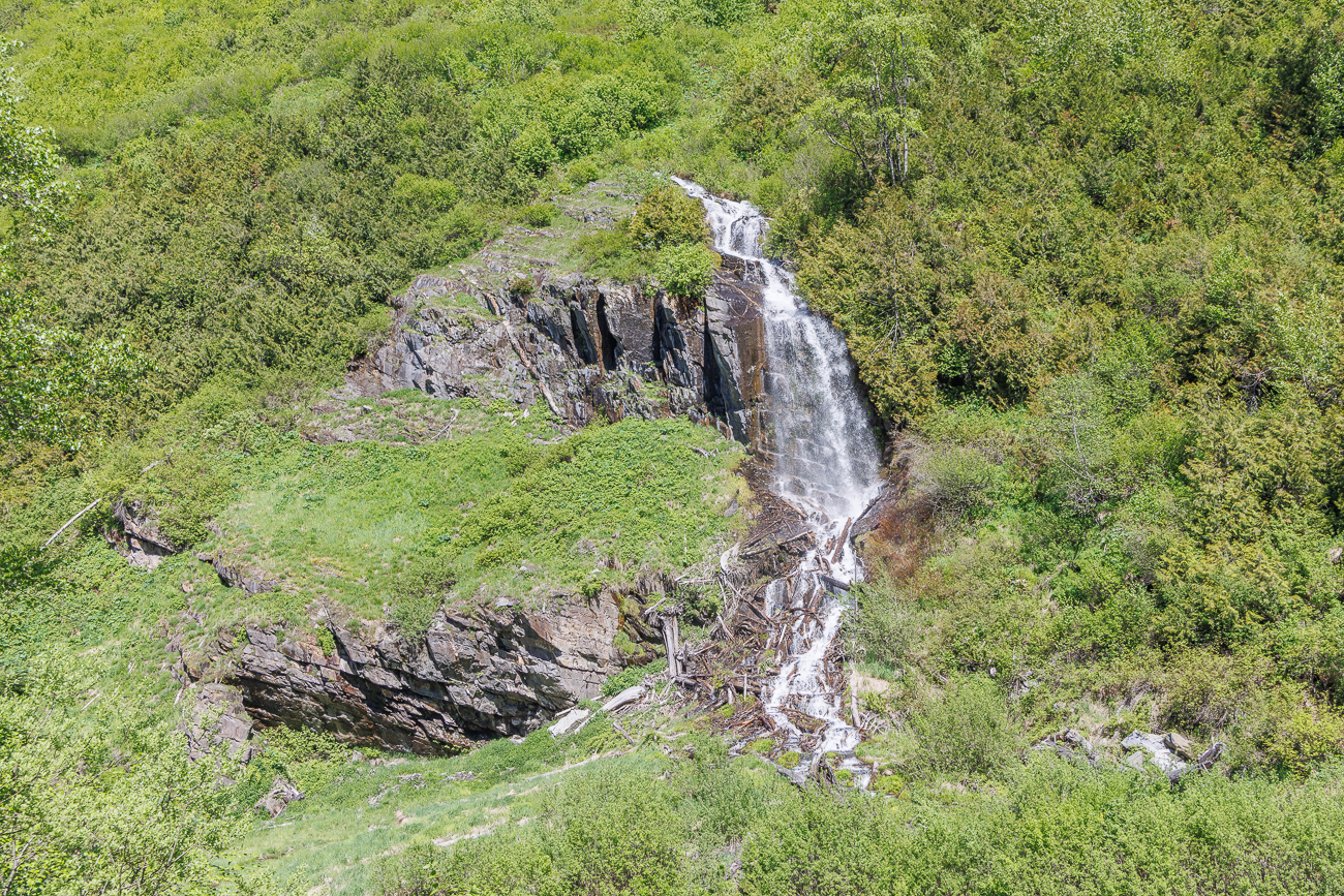 Wasserfall am Straßenrand