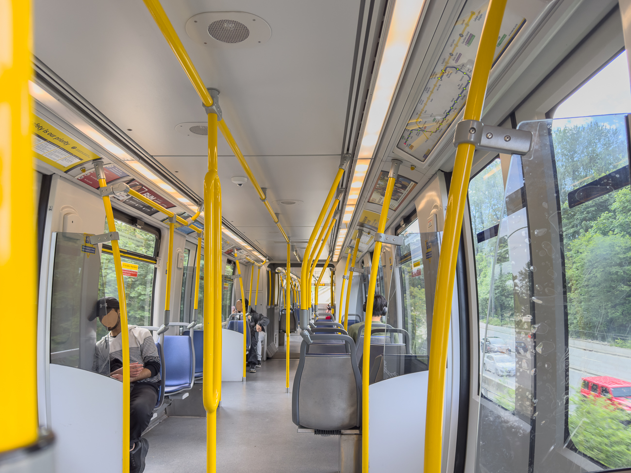 ... sind wir unterwegs und fahren mit dem Sky Train nach Downtown Vancouver