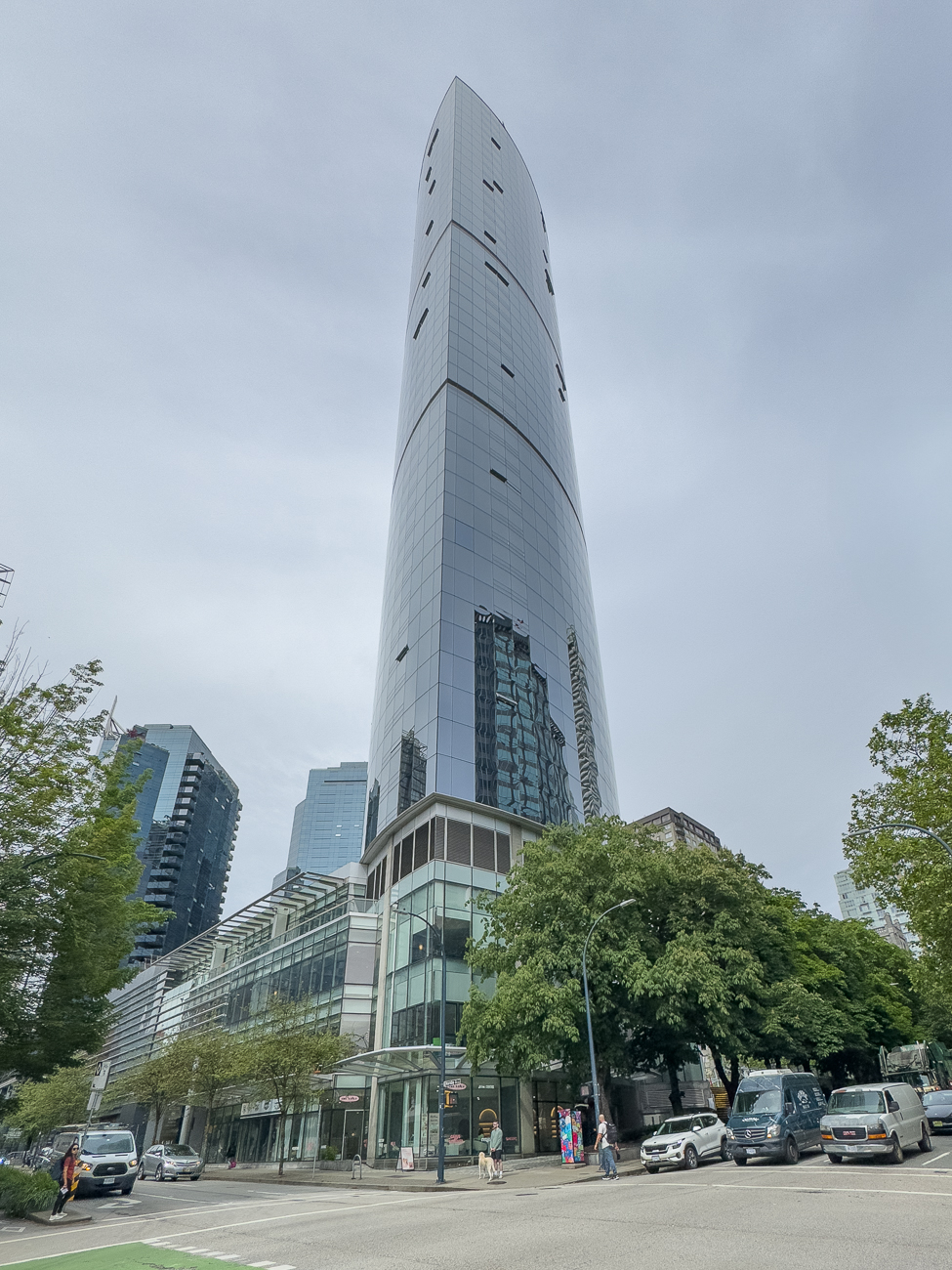 ... gaben Vancouver den Beinamen "The Glass City"