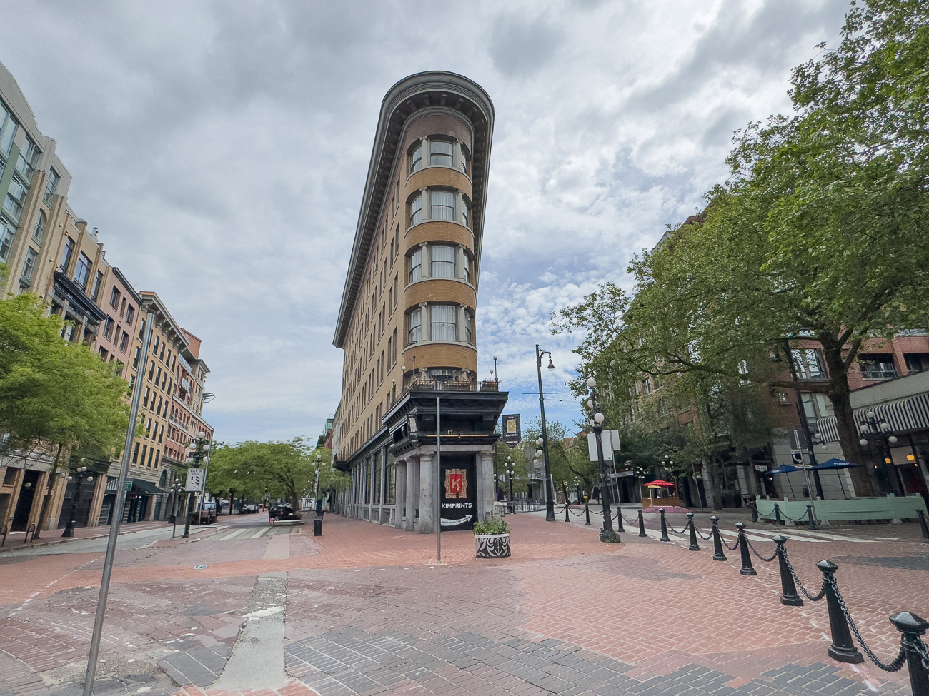 ... liegt unweit der Dampfuhr