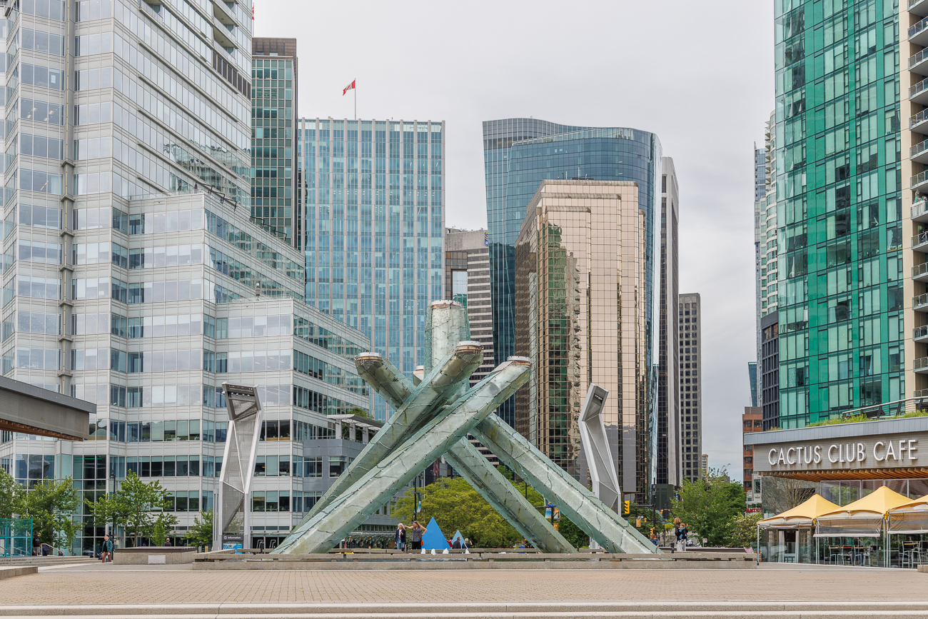 Der "Kessel" wurde f&uuml;r die Olympischen Winterspiele 2010 in Vancouver errichtet. Eine Version des Kessels wurde als Teil der Er&ouml;ffnungszeremonie am BC Place verwendet, w&auml;hrend ein permanenter, &ouml;ffentlicher Kessel auf dem Jack Poole Plaza errichtet wurde, um dem Protokoll zu entsprechen, das besagt, dass die Entz&uuml;ndung der olympischen Flamme f&uuml;r die &Ouml;ffentlichkeit im Freien sichtbar sein sollte.