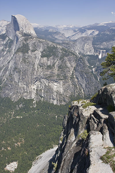 Die Schlucht des Merced River, darüber thront der Half Dome