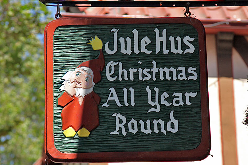 Weihnachten das ganze Jahr, das brauchen die Amis ;-)