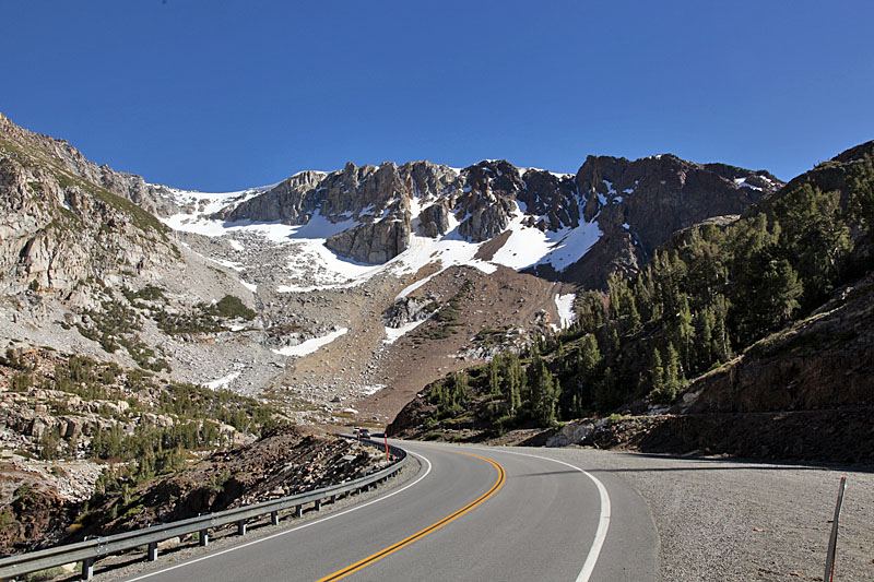 Auffahrt zum 3.031 Meter hohen Tioga Pass