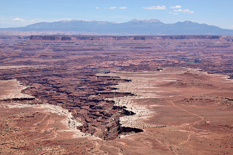 ... bis zu den La Sal Mountains am Horizont