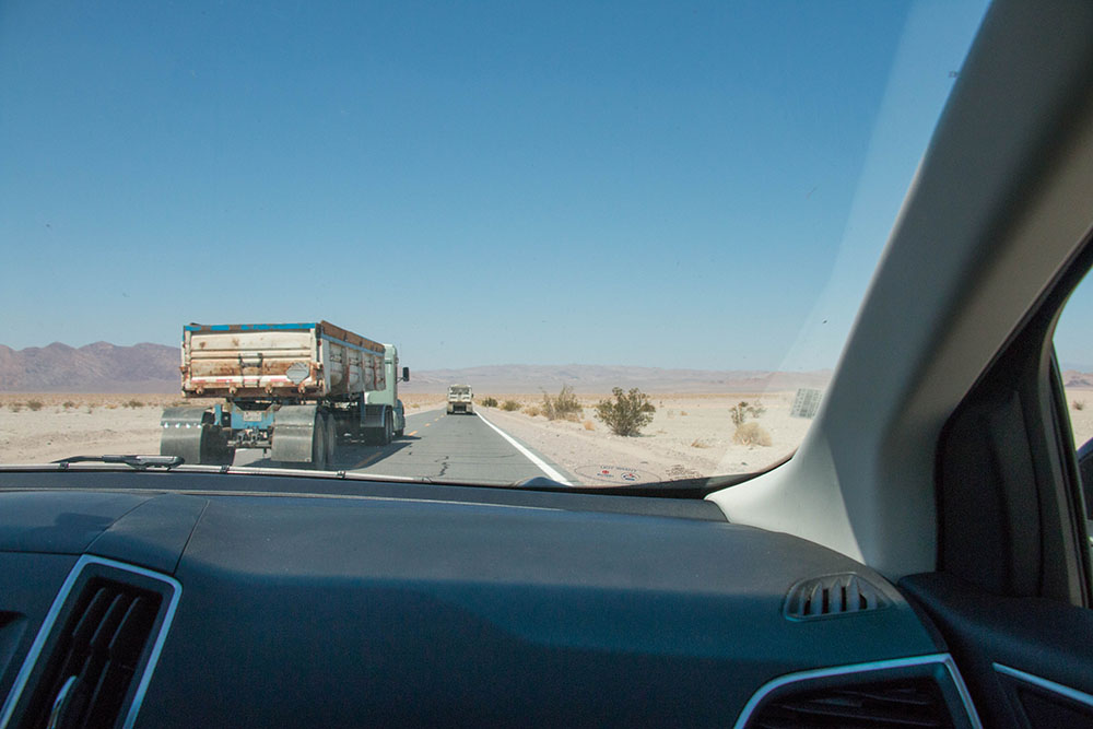 Bergab werden wir von rasenden (120 km/h) Trucks überholt, bergauf ziehen wir wieder vorbei ;-)