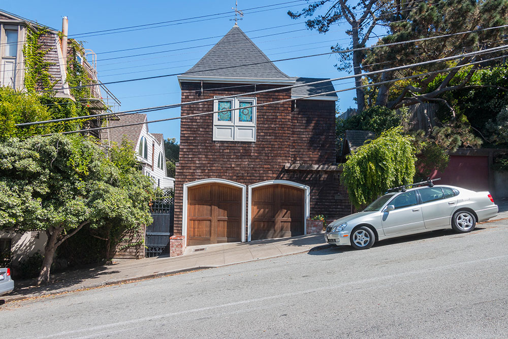 Typische steile Straße in San Francisco
