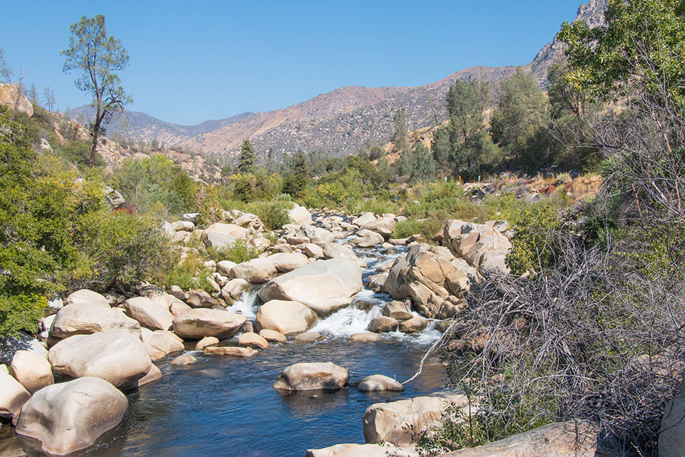 Wir folgen lange dem Kern River flussaufwärts