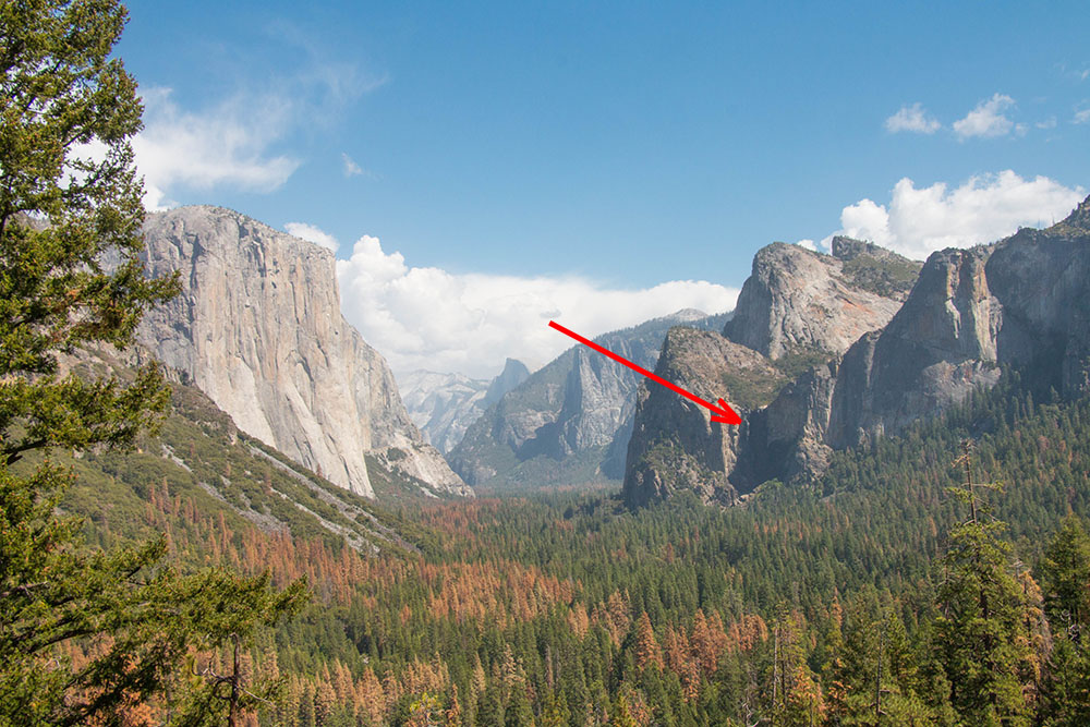 Das Yosemite Valley: Dort wo der Pfeil hinzeigt, ist normalerweise auch ein Wasserfall