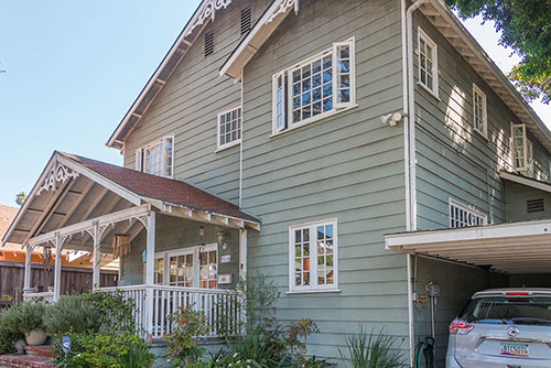 Elaine's Hollywood Bed & Breakfast