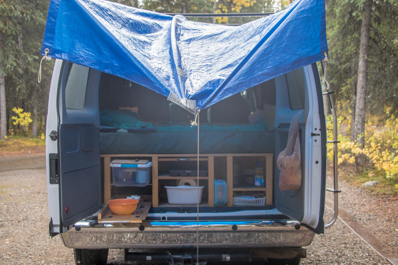 Auf dem Campingplatz angekommen, lässt der Regen nach ... 