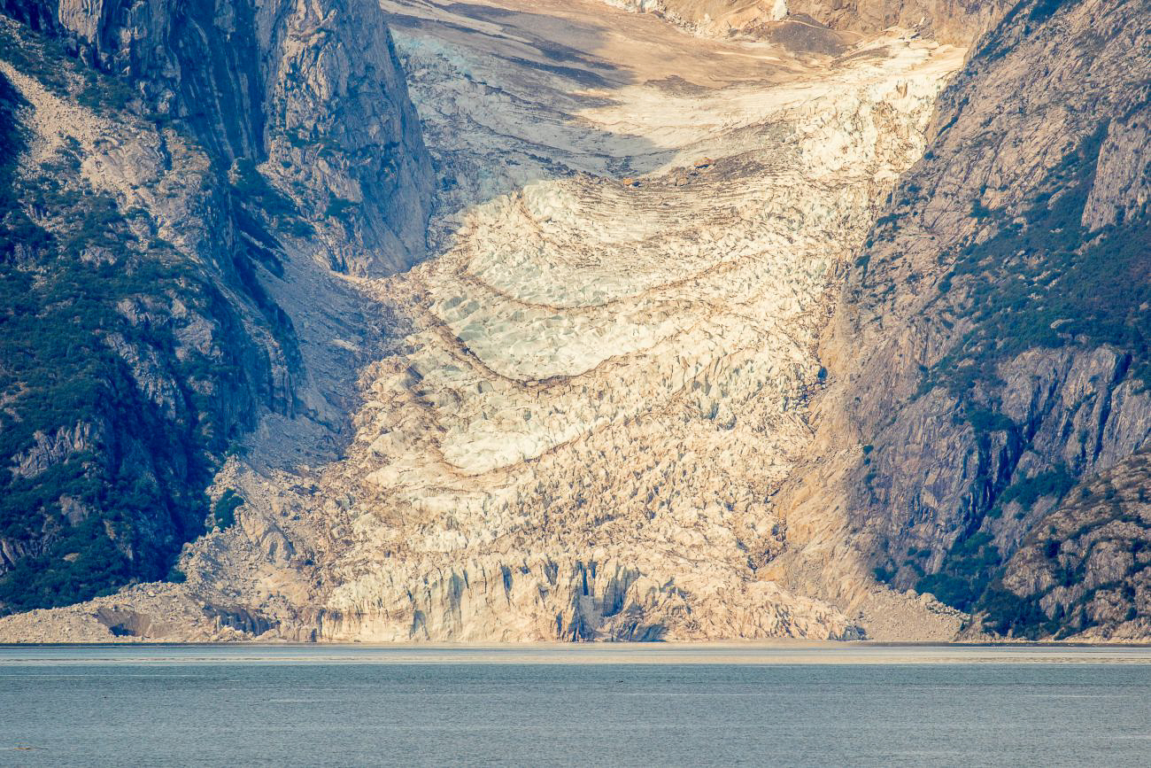 Dieser Gletscher reicht bis zum Meer hinunter ... 
