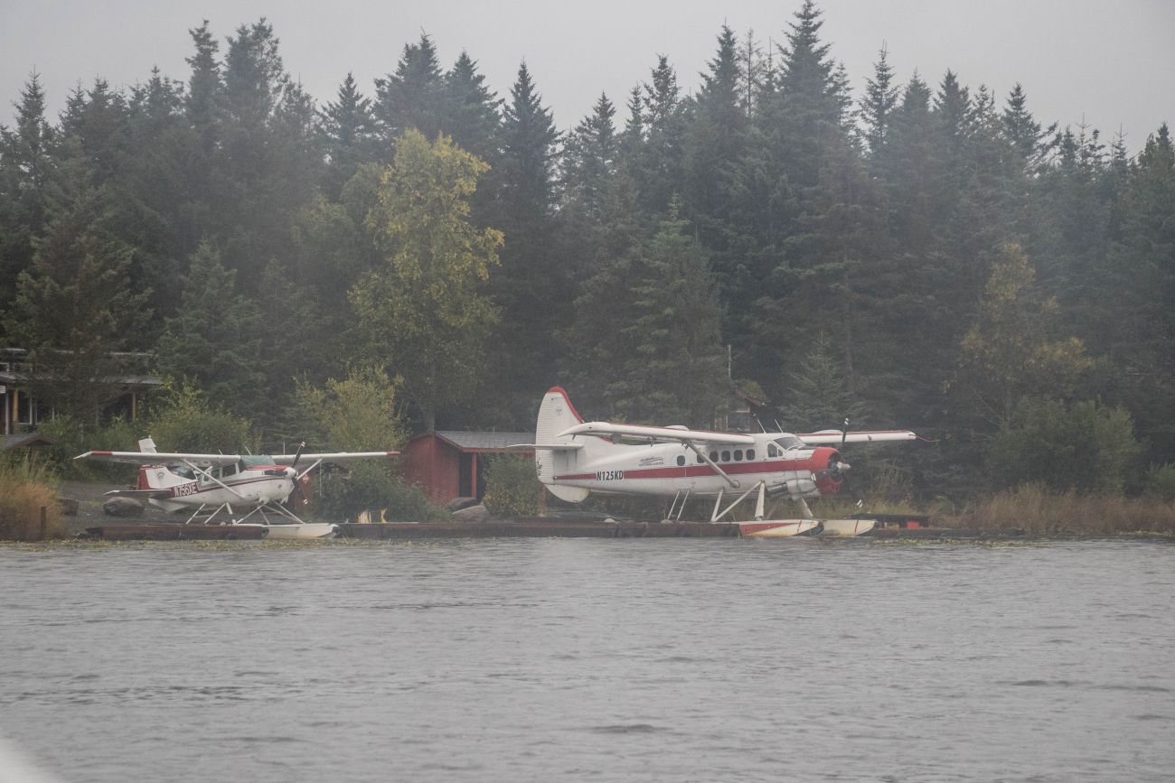 Vorbei an anderen Wasserflugzeugen ... 