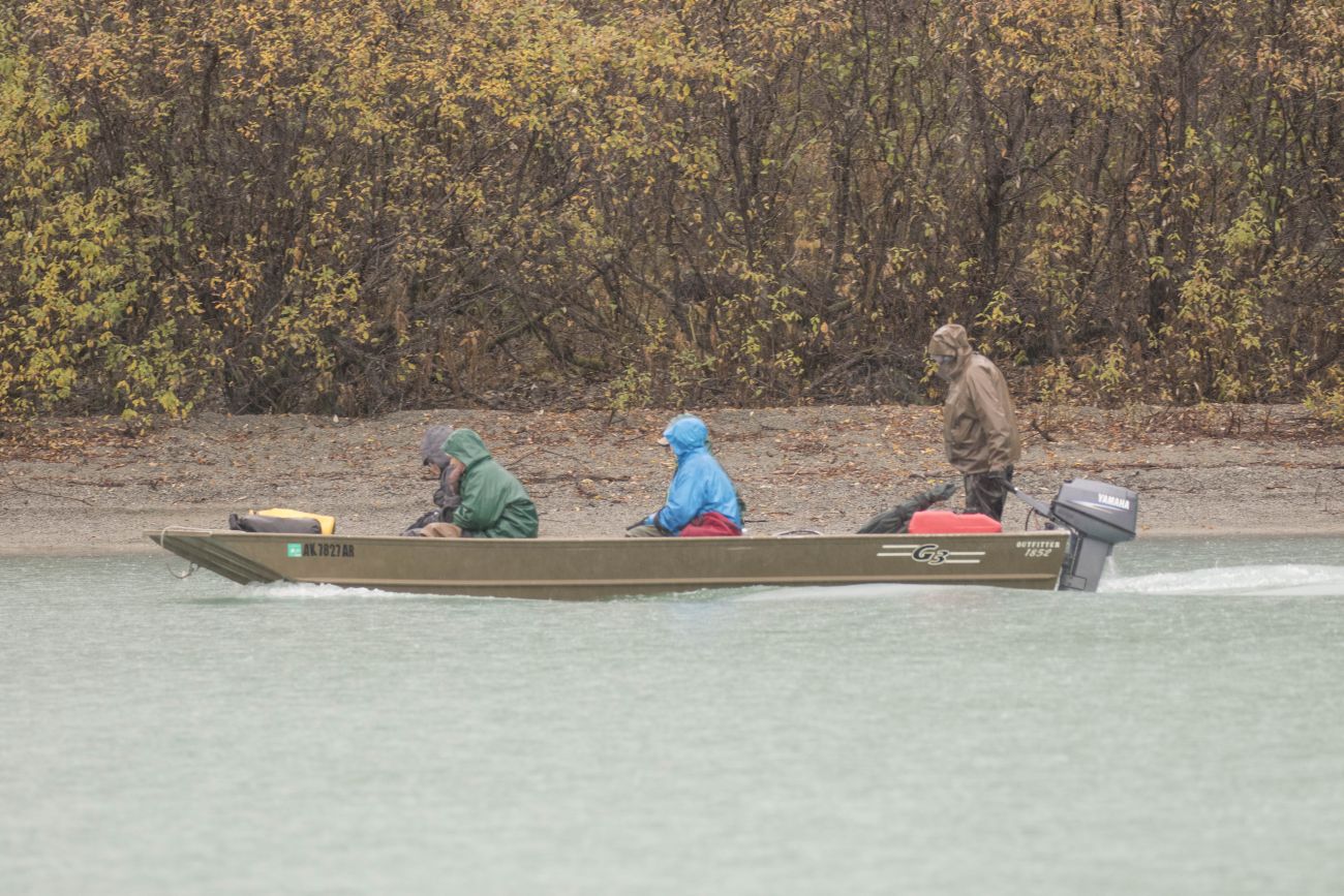 Angler im Regen 
