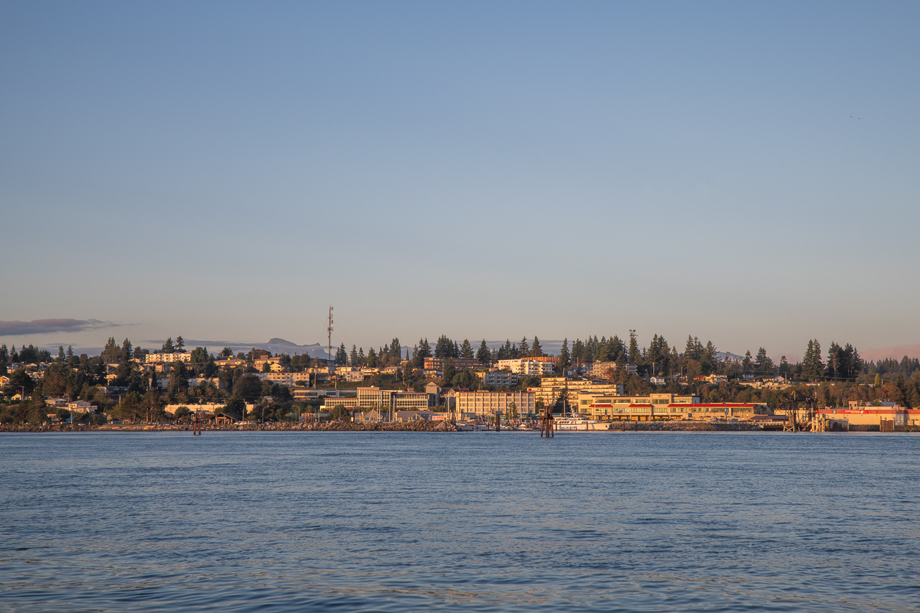 ... mit Blick auf Campbell River ...