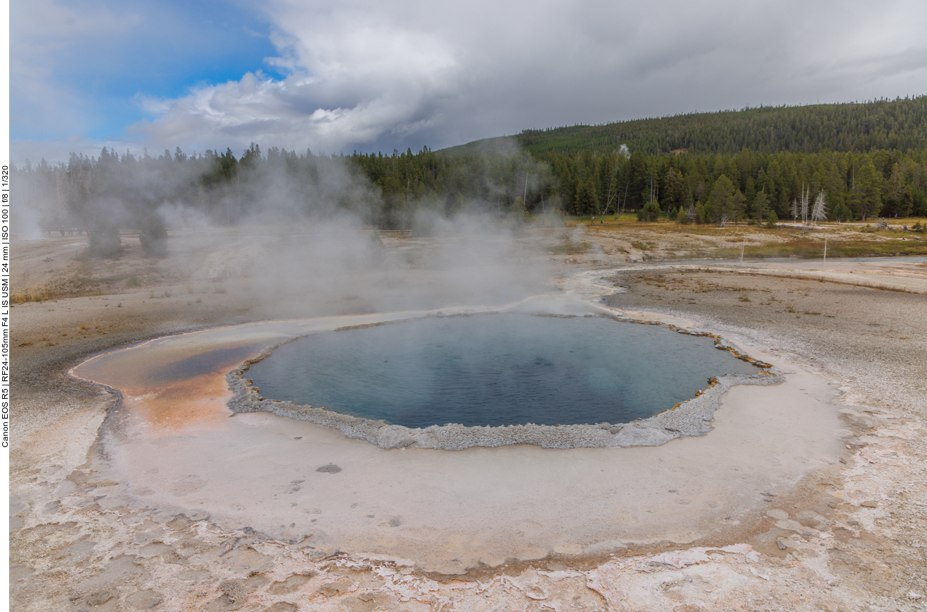 Ein großer Geysir-Pool 