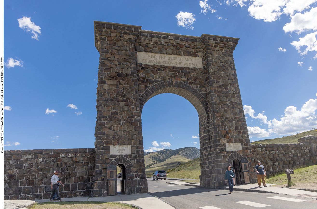 In Gardiner ist der Nordeingang des Yellowstone Nationalparks mit dem Tor aus der Zeit der Gründung