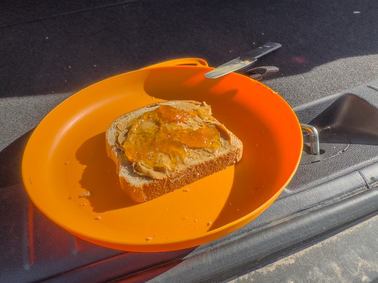 Toastscheibe mit Nussbutter und Marmelade → Kindheitserinnerungen ;-)