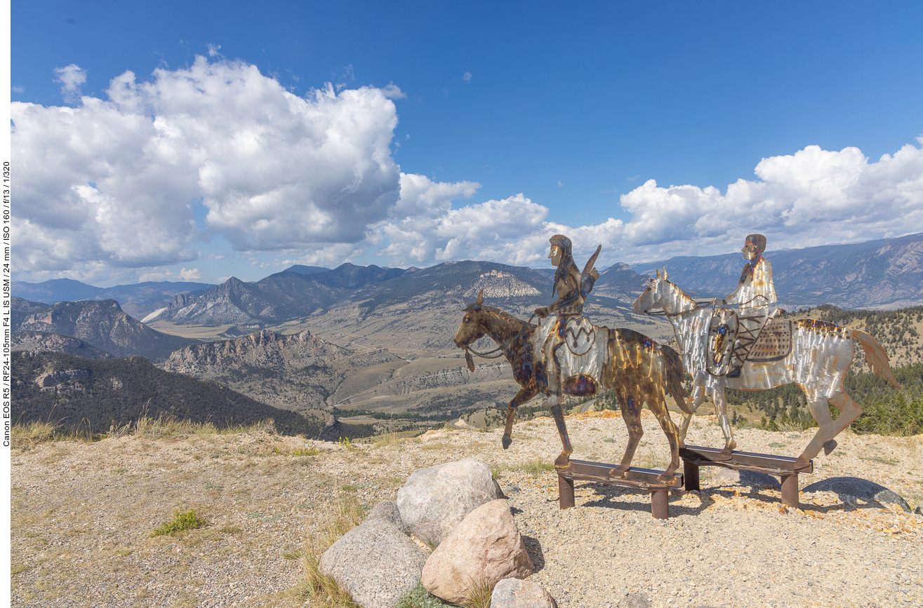 ... die zwei durch die Berge reisende First Nations zeigt. Der Stamm der Nez Perce war bekannt für seine Zinnkunst