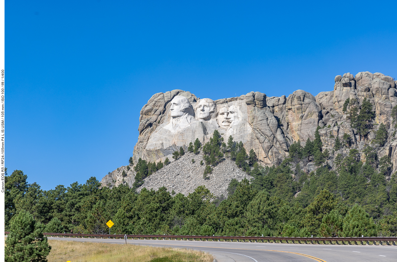 Schon bevor wir das "Mount Rushmore National Memorial" erreichen, können wir einen Blick auf die vier Präsidenten werfen