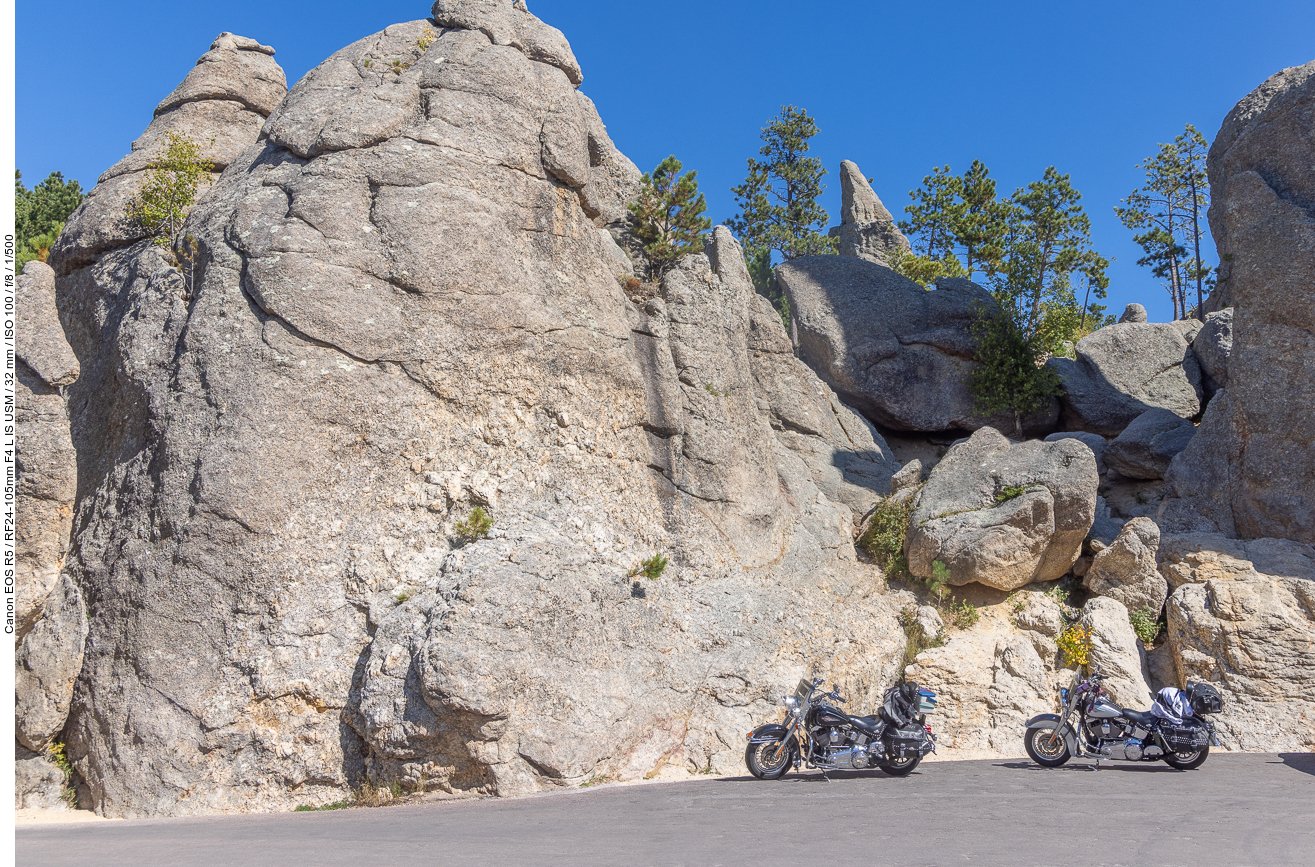 ... und schöne Motorräder. Bei dem Wetter und den tollen Sträßchen hätte ich meine Africa Twin auch gerne hier gehabt ;-)