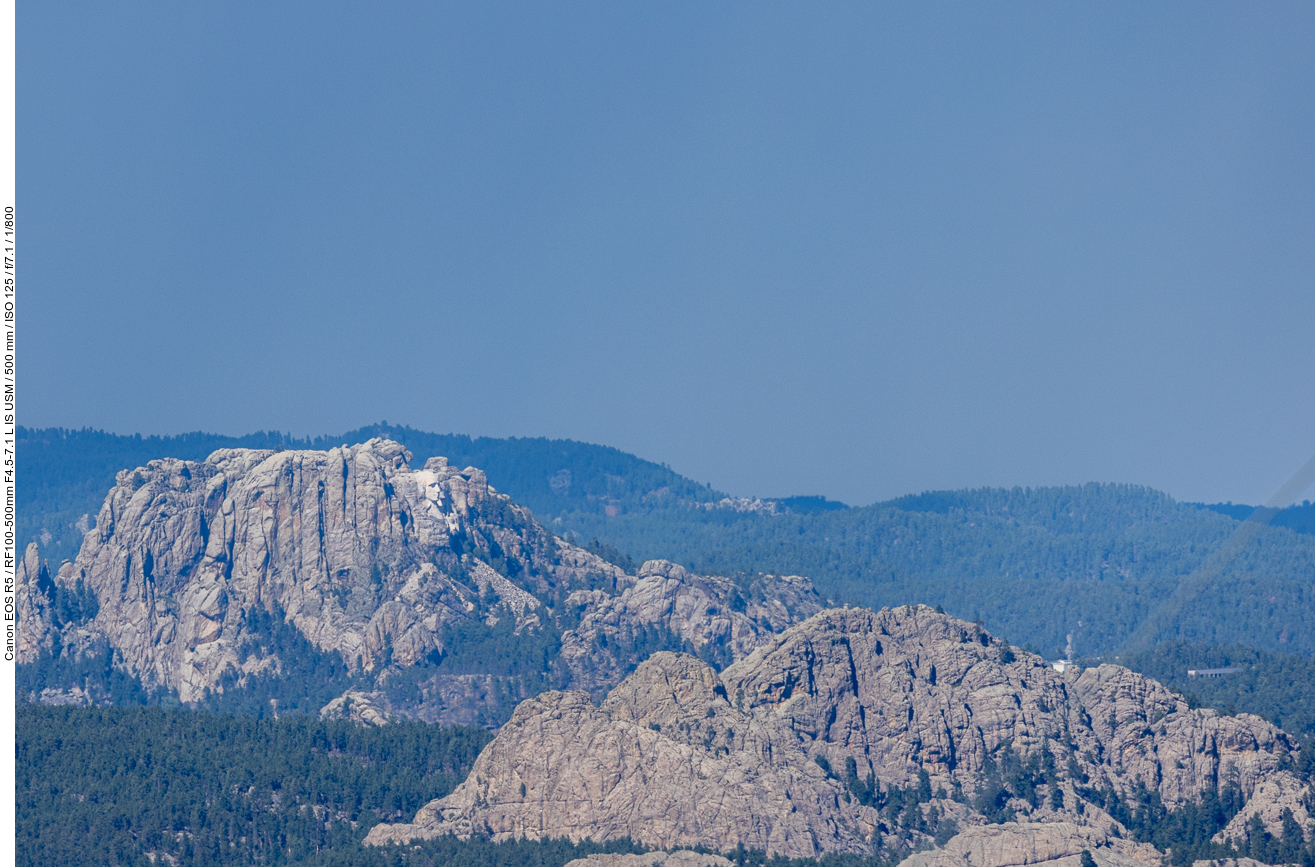 Von hier aus kann man sogar den Mount Rushmore ...