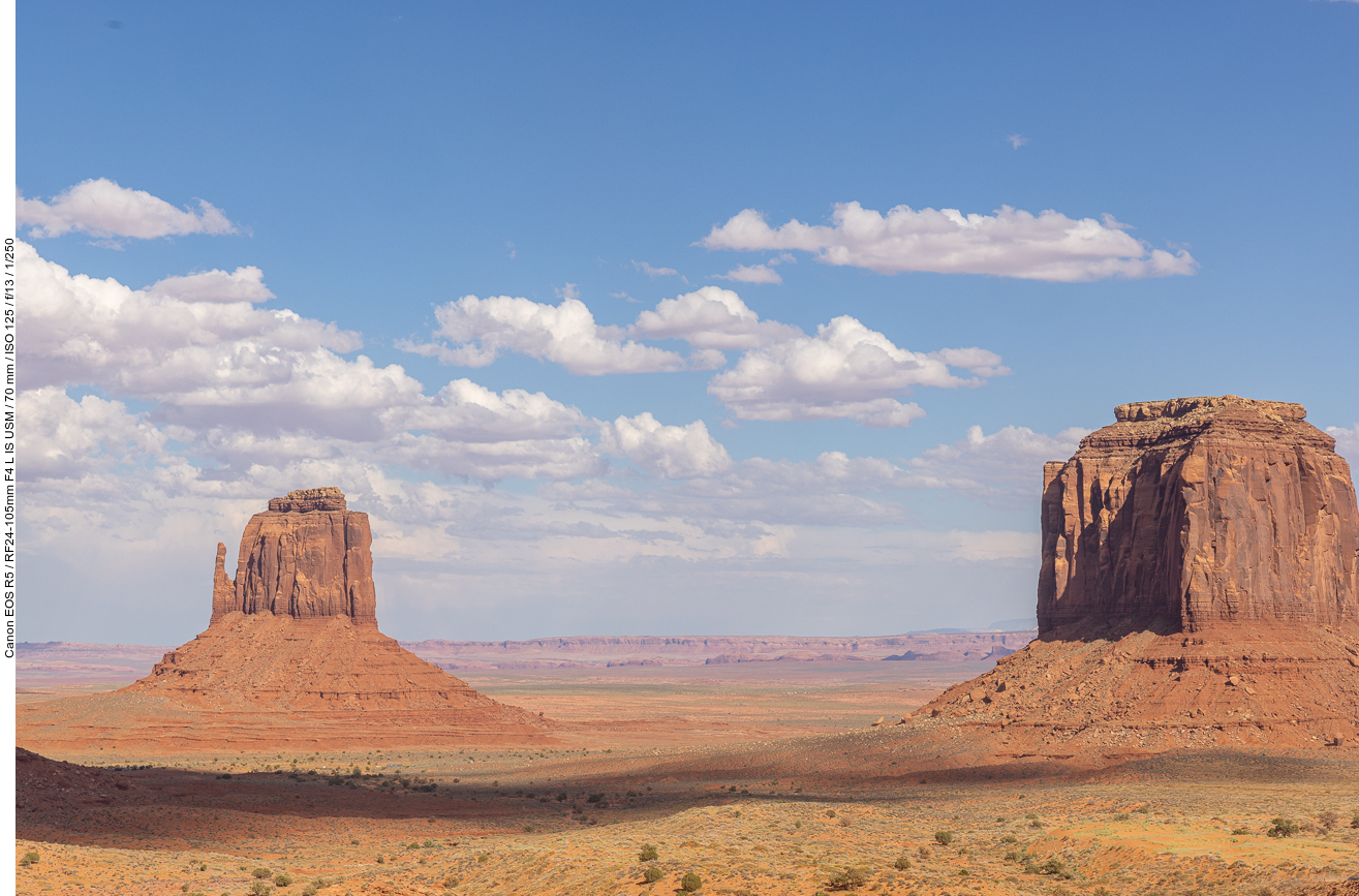 Das Monument Valley ist eine Hochebene auf dem Colorado-Plateau an der südlichen Grenze des US-Bundesstaates Utah sowie im Norden Arizonas und liegt innerhalb der Navajo-Nation-Reservation in der Nähe der Ortschaft Mexican Hat in Utah, wird von den Navajo verwaltet und ist daher kein staatliches Schutzgebiet wie das nahegelegene Navajo National Monument. Es ist bekannt für seine Tafelberge, Felstürme und -nadeln und diente bereits vielfach als Kulisse für Dreharbeiten und Bilder