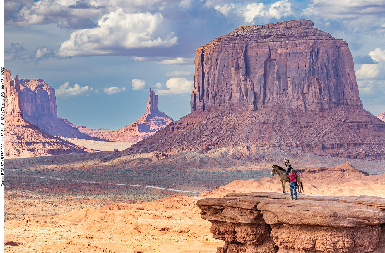 Ein Felsvorsprung, der mehrmals als Kamerastandort verwendet wurde, ist nach dem Regisseur John Ford benannt: John Ford's Point