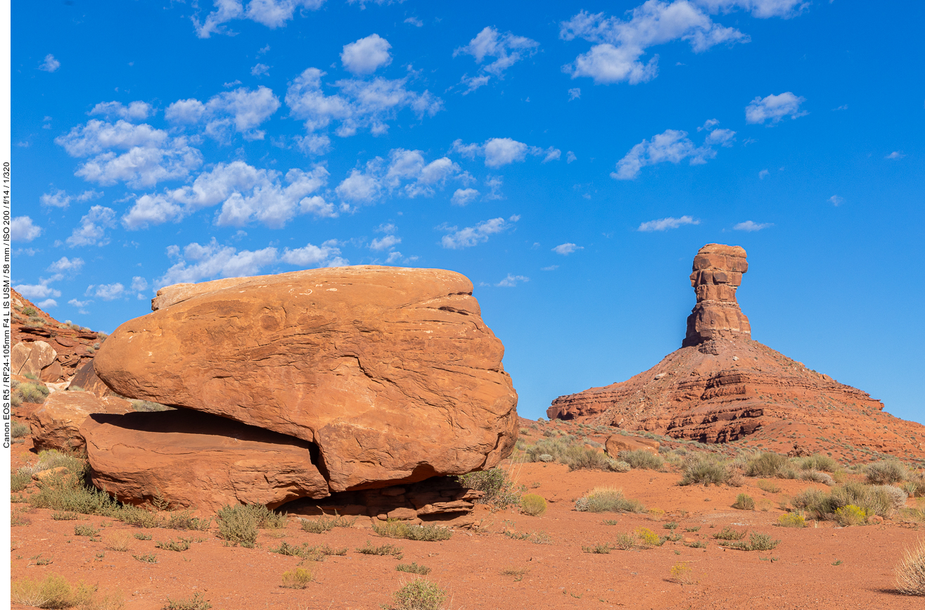 Eine Sand-/Schotterpiste führt durch das Valley of the Gods ...