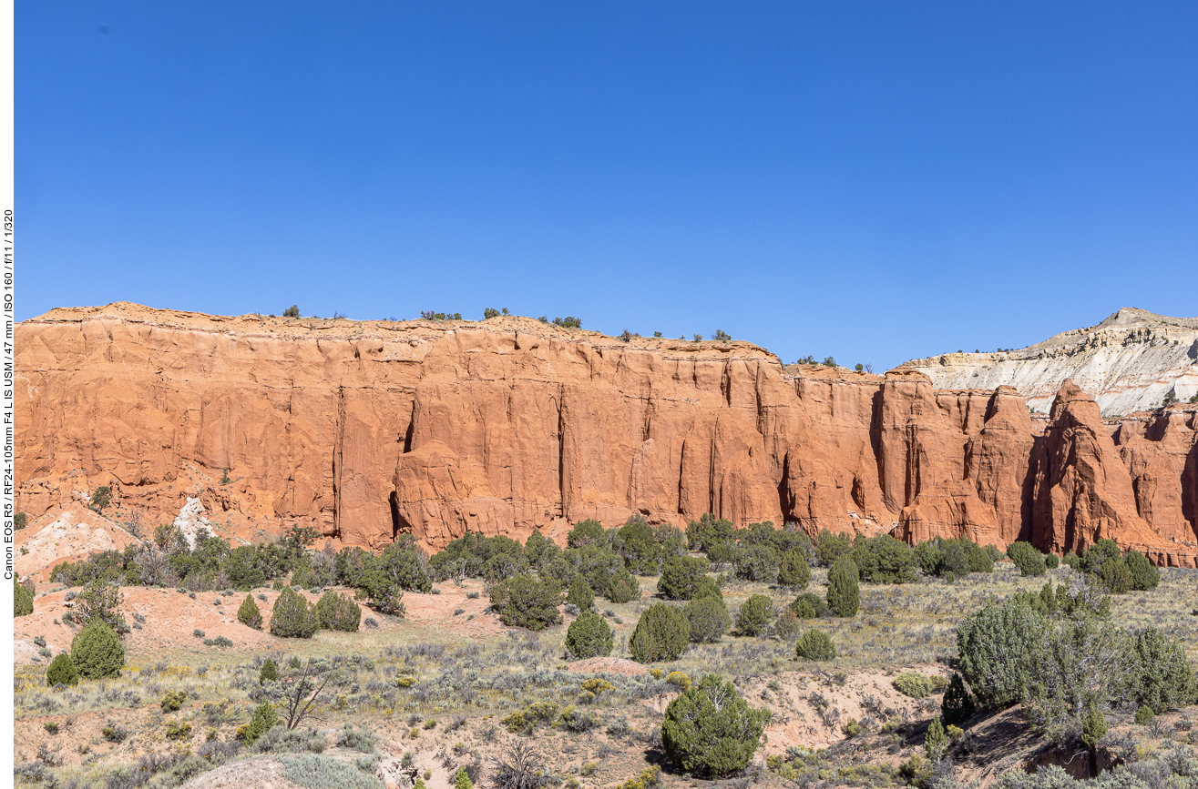 Der Kodachrome Basin State Park ist ein kleiner, ruhiger und beliebter State Park in Utah, USA. Er liegt einige Kilometer südlich der Utah State Route 12 und ca. 30–35 km südöstlich des Bryce Canyon National Park. Von Norden ist er über eine befestigte Straße von Tropic (Utah) aus erreichbar und aus Richtung Süden über die unbefestigte Utah Road 400 von Page, Arizona. Auf einer Höhe von ca. 1.800 m gelegen, herrscht im 16,2 km² großen Parkgebiet überwiegend trockenes Klima