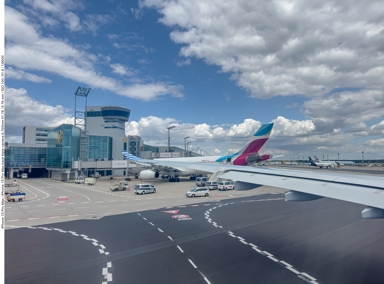 Blick aus dem Flugzeugfenster