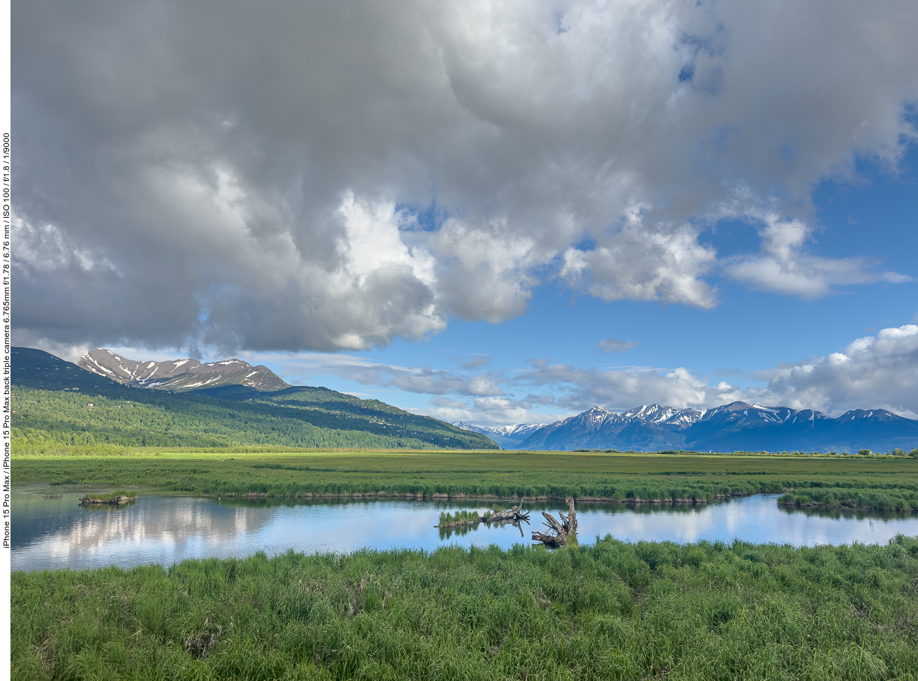 Blick auf die umgebenden Chugach Mountains
