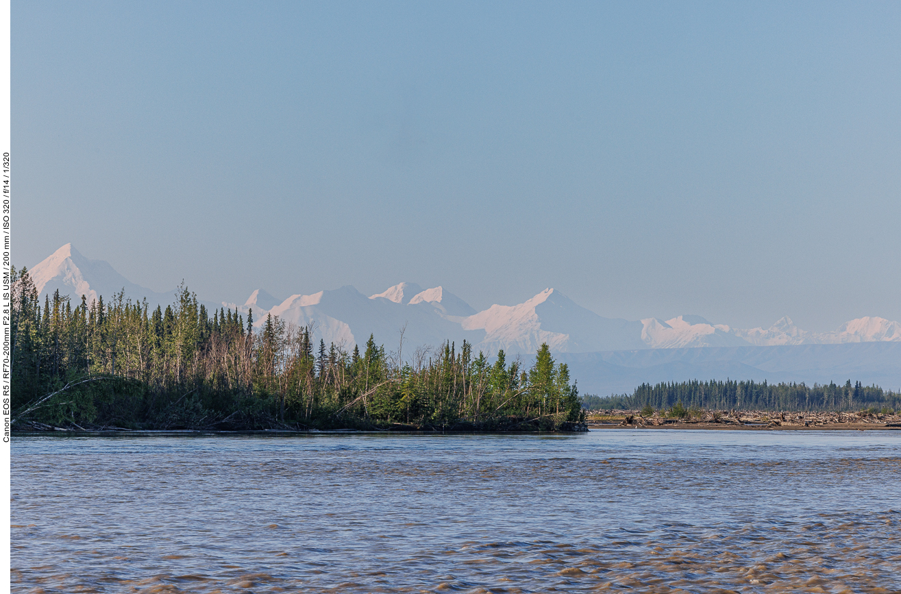 Tanana River mit den Chugach Mountains im Hintergrund