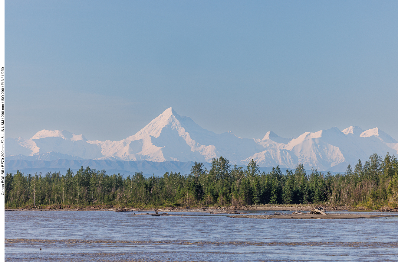 Tanana River mit den Chugach Mountains im Hintergrund