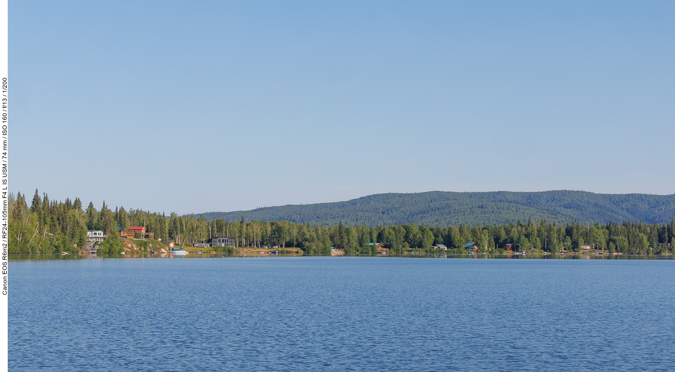 Kleine Siedlung am See
