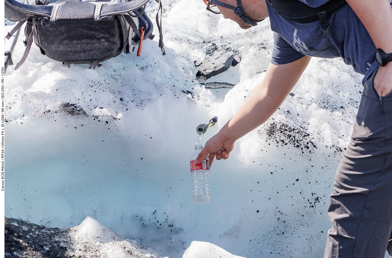 ... das geht aber nur, weil der Matanuska Gletscher keine Eiswürmer hat, die Krankheiten übertragen können