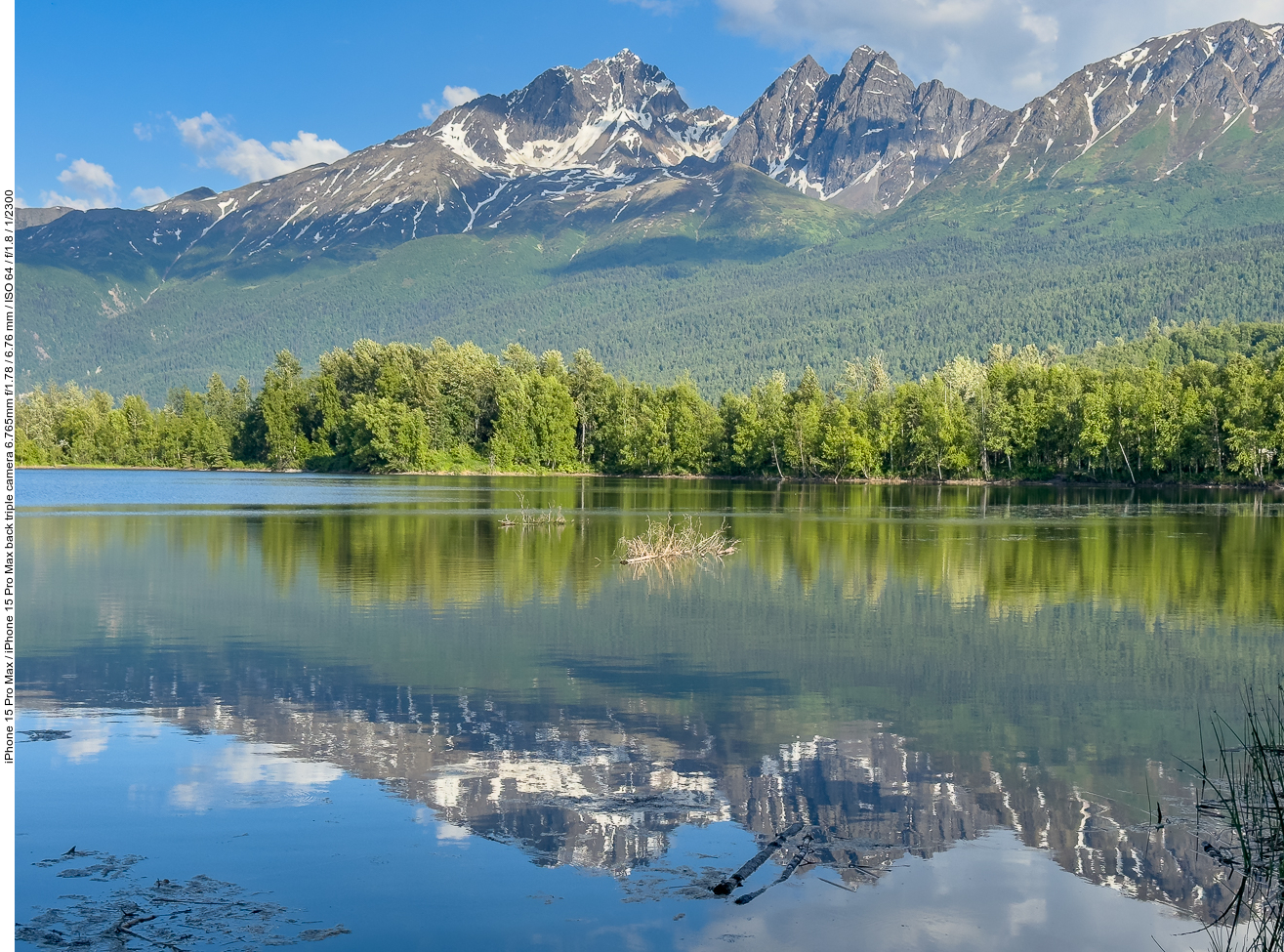 OK, die schwimmenden Holzreste trüben die Reflektionen etwas ;-)