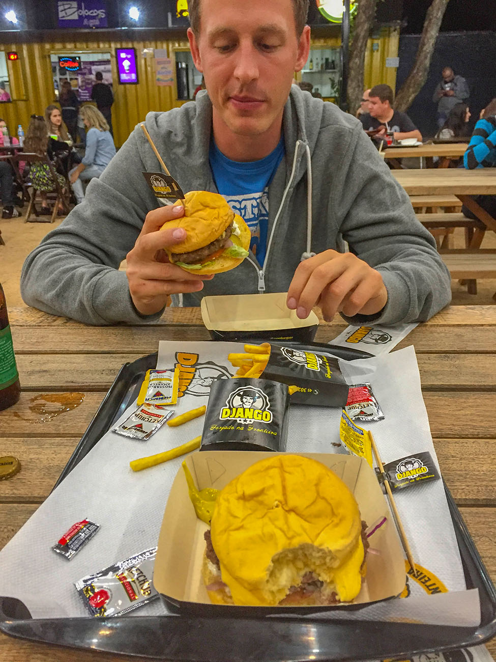 So richtig scheint es nicht zu schmecken?! ;-) 