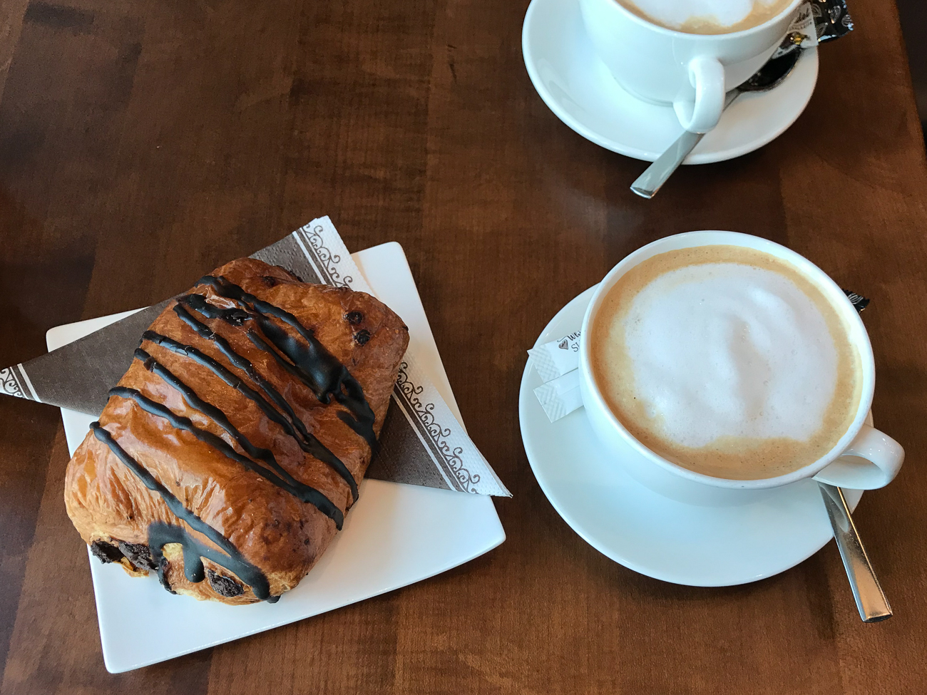 Frühstück im Flughafen