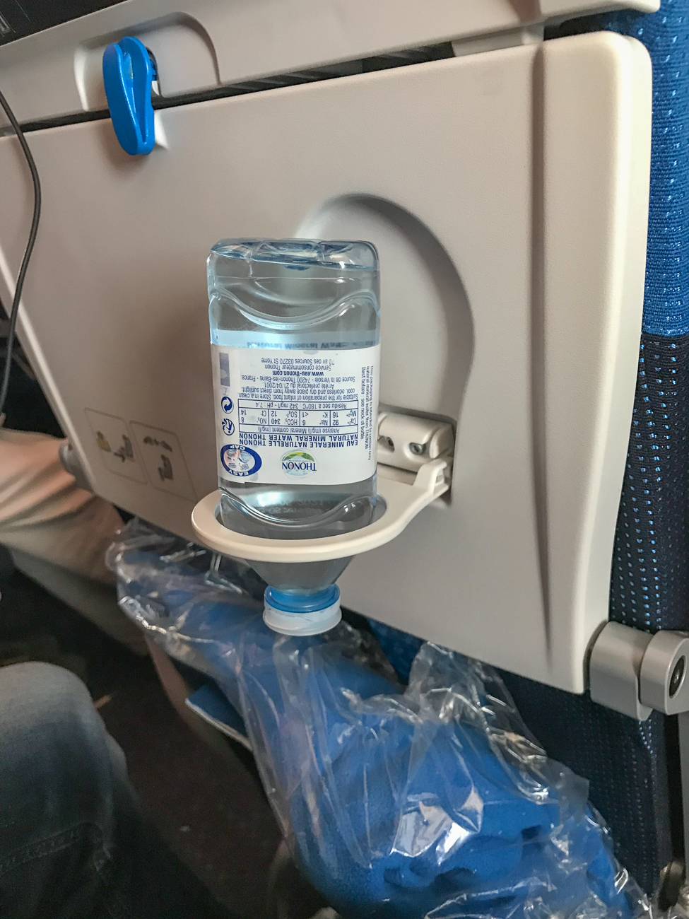 Die Flasche passt nur Kopfüber in den Halter - Einmal mit Profis arbeiten ;-)
