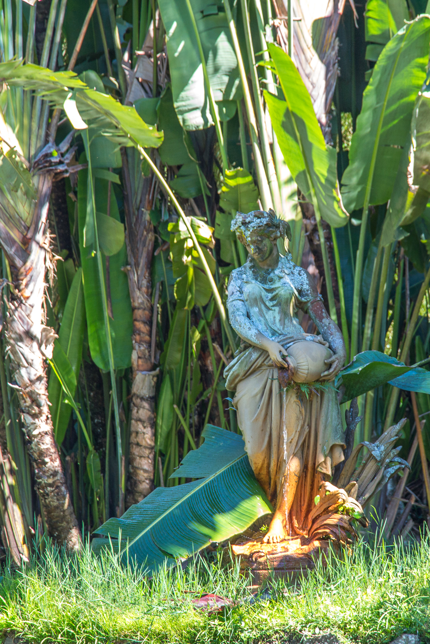 Figur mit Wasserspender