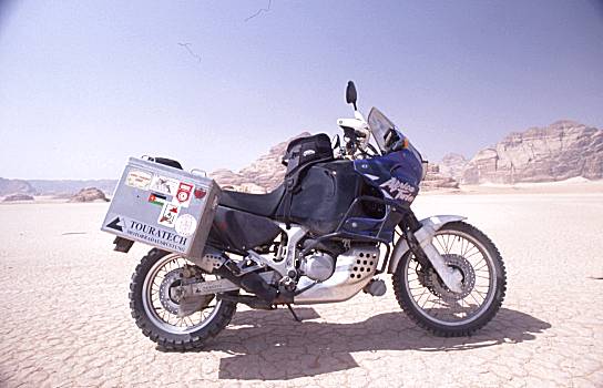 Jordanien: Alukoffer und Tankrucksack